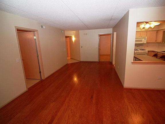 3rd image of 5340 N Lowell Ave APT 203