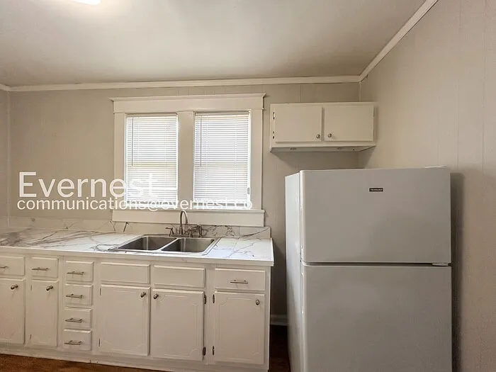 2984 Waverly Ave — Photo 5