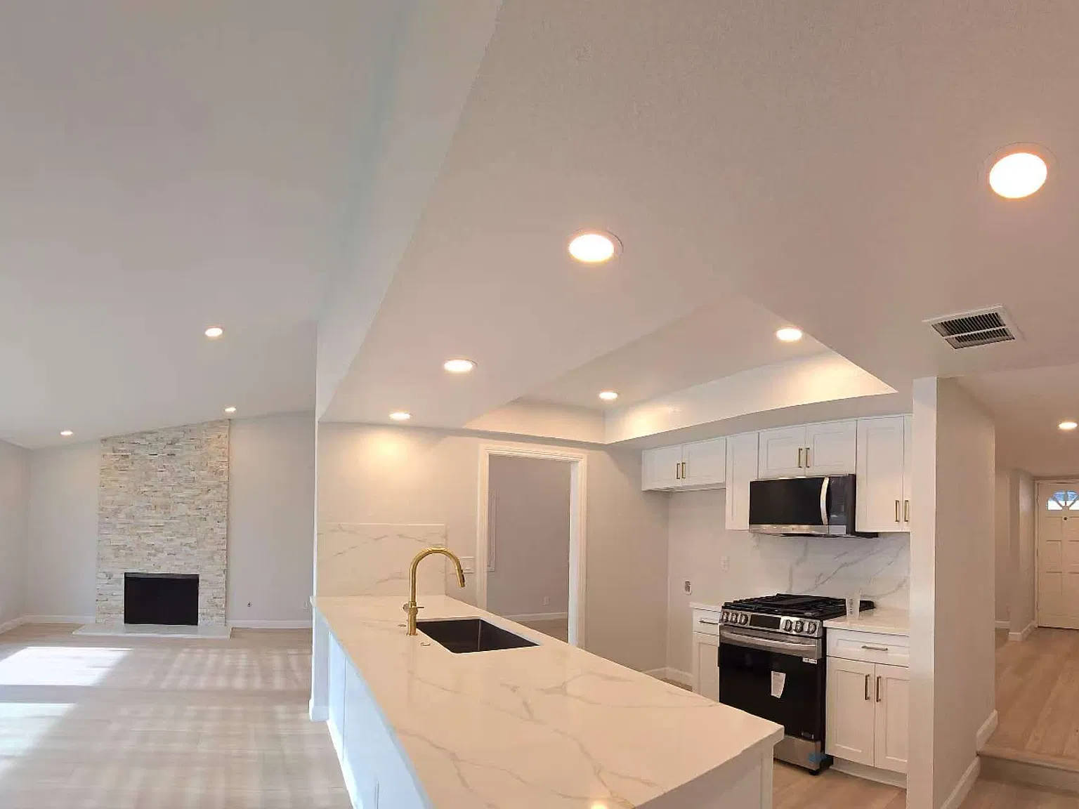 4 bed, 1868 sqft, $4,300 — Photo 2