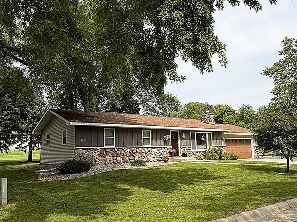 112 Orchard Cir, Montevideo, MN 56265