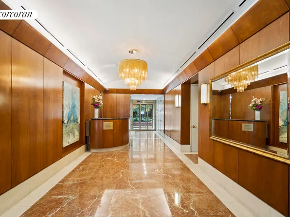 250 South End Avenue image 16 of 20