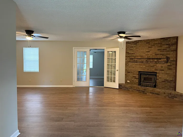 118 S Springs Dr — Photo 3