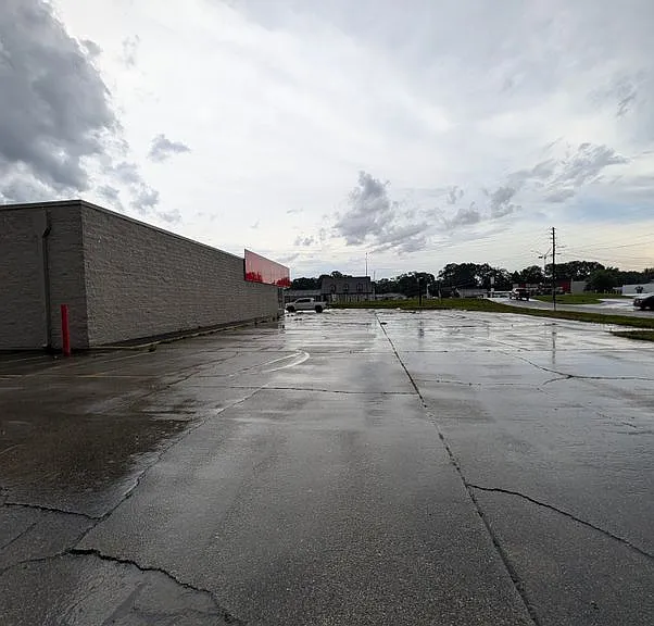 230 Memorial Blvd — Photo 12