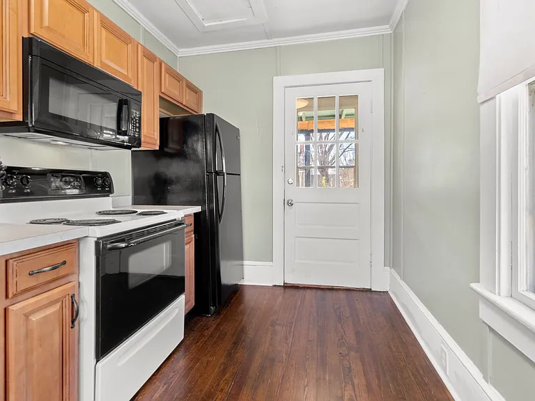 338 Main St #B — Photo 2