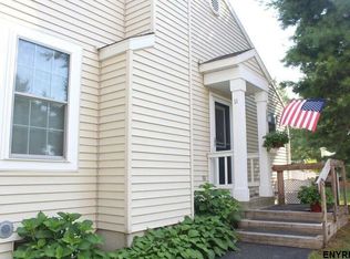 11 Stratton Cir, Troy, NY 12182