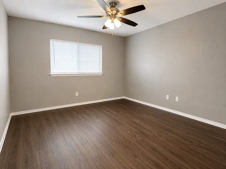 6302-6304 Waddesdon Blf — Photo 10