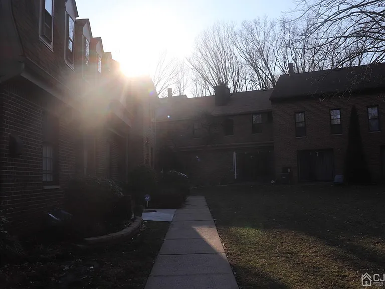 324 Gill Ln #3F — Photo 3