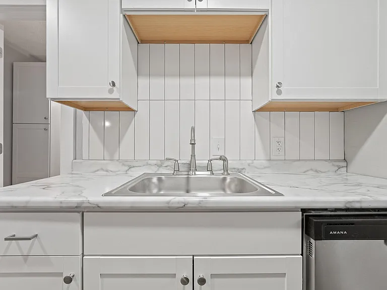 3910 Sleepy Hollow Ln #3910 — Photo 18