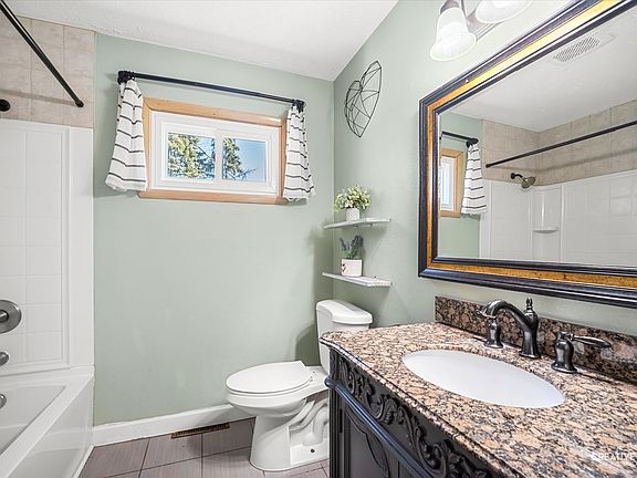 5th image of 2212 Farris Ct