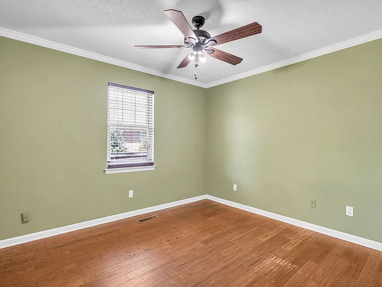 102 Hawkins St — Photo 16