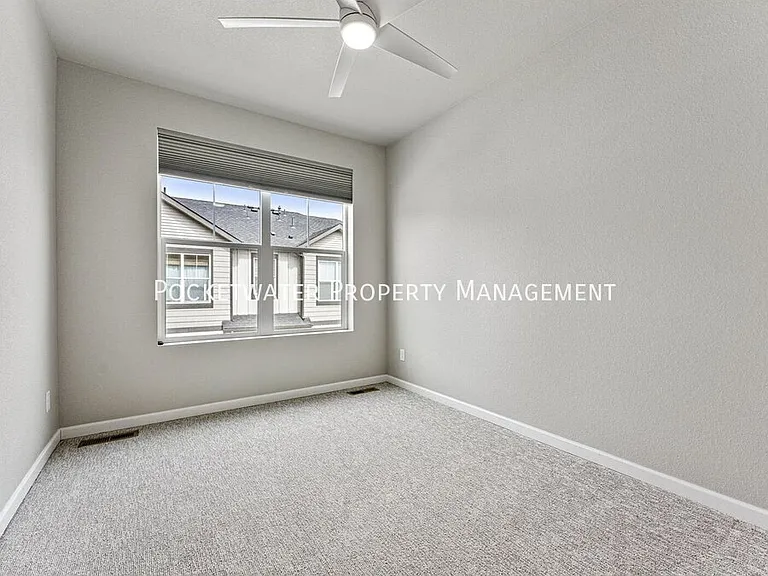 176 Ambrose St — Photo 13