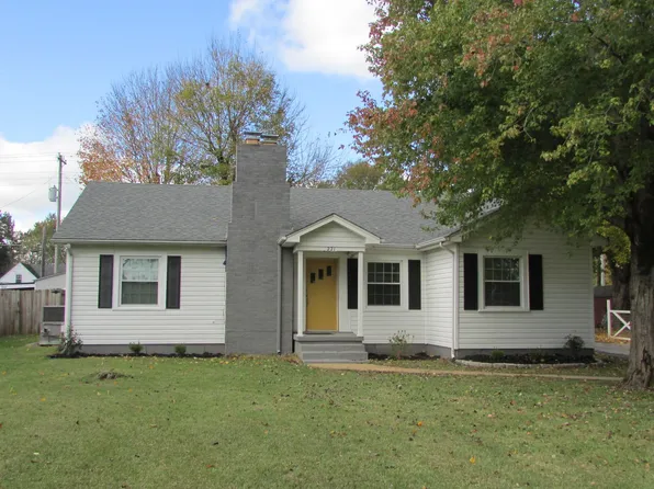 221 Parkes Ave, Lawrenceburg, TN 38464