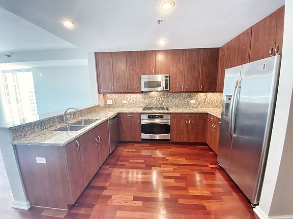 4th image of 160 E Illinois St APT 1902