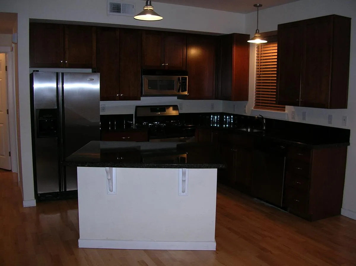 2 bed, 1058 sqft, $2,350 — Photo 3
