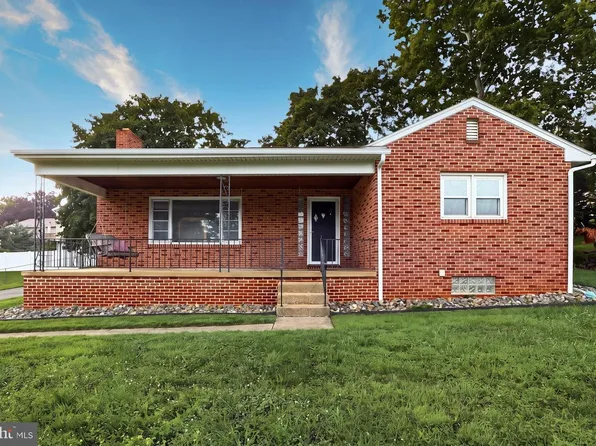 520 Woodland View Dr, York, PA 17406