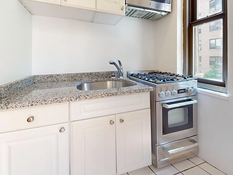 141 E 56th St #3E — Photo 7