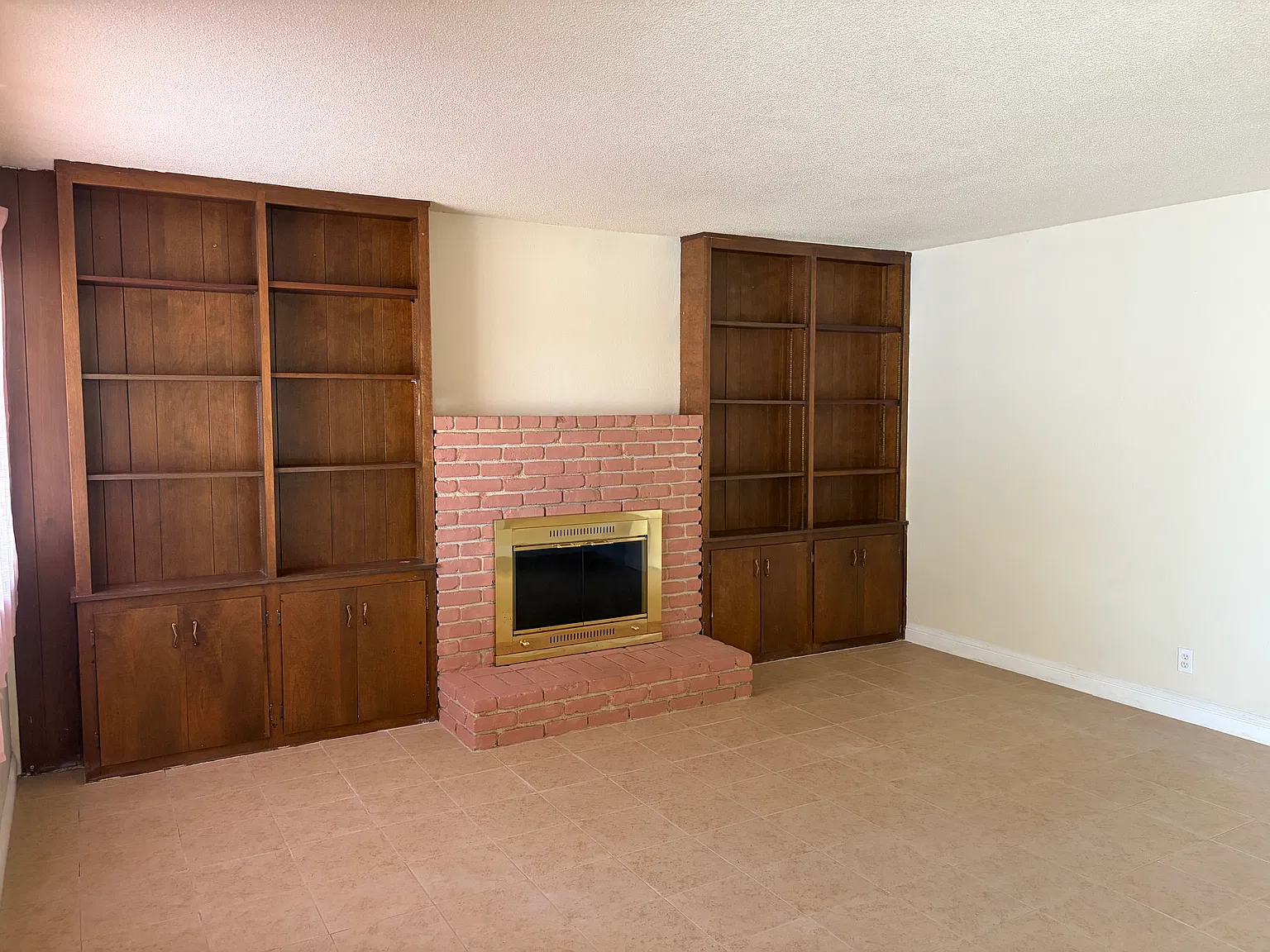 3 bed, 1.5 bath, 1284 sqft, $1,800 — Photo 3