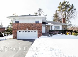 14 Wren Dr, Woodbury, NY