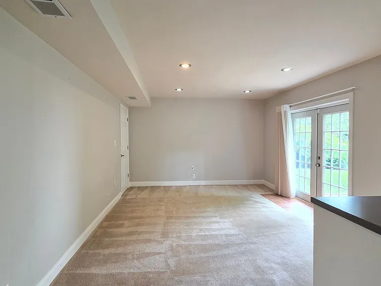 8201 Hensley Ct — Photo 26