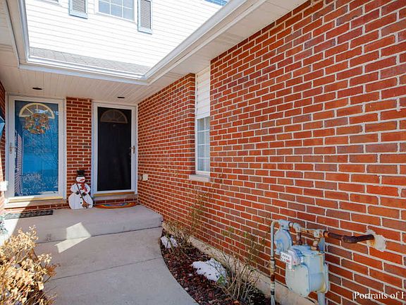 2nd image of 2735 Foxwood Dr