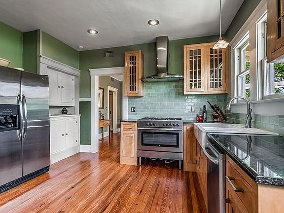 3rd image of 106 W Powhatan Ave