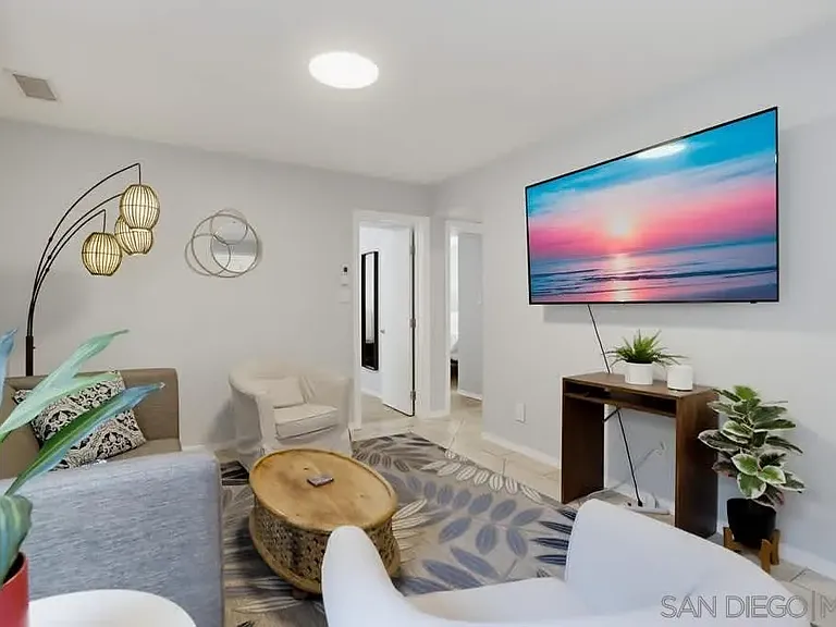 1920 Gardena Pl — Photo 1