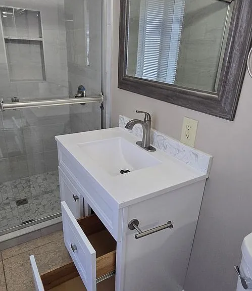 405 S Kroeger St — Photo 24