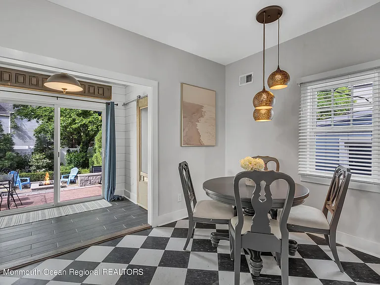 237 Bay Ave — Photo 22