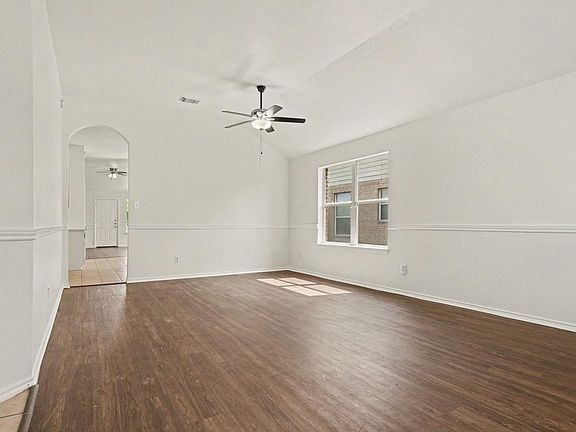 5th image of 1819 Manor Dr