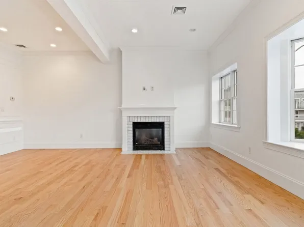 823 E 6th St #2, South Boston, MA 02127