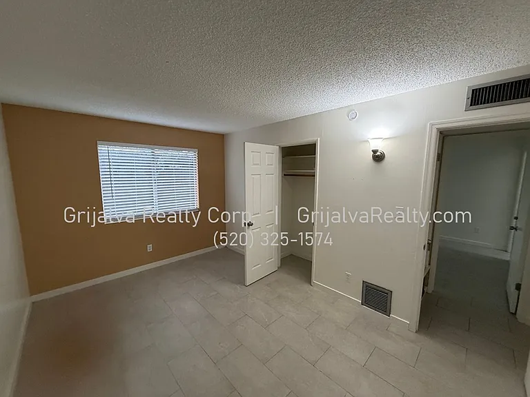 2451 E Mitchell St — Photo 9