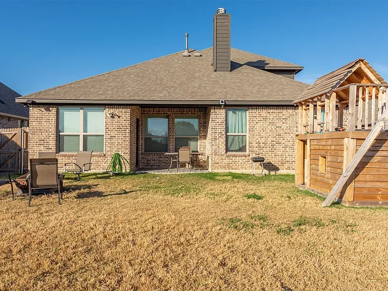 717 Seabourne Dr — Photo 3