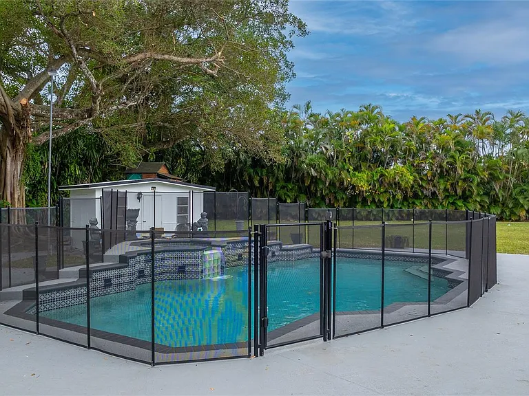 13401 SW 83rd Ave — Photo 57