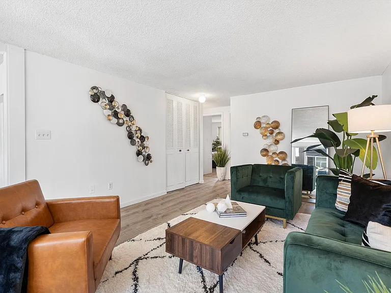 Mohawk Green Apartments — Photo 11