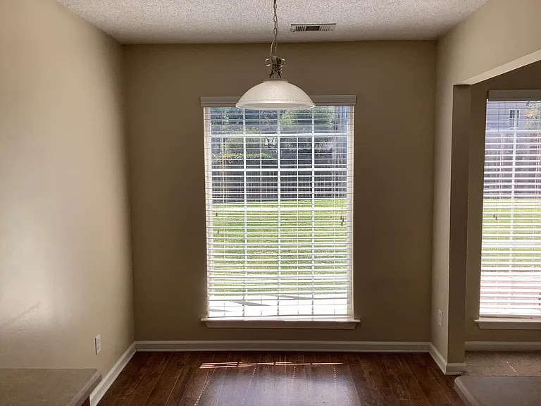 432 Laurel Hill Cir — Photo 3