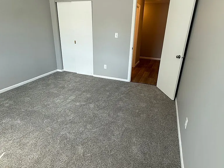 725 16th Ave — Photo 9