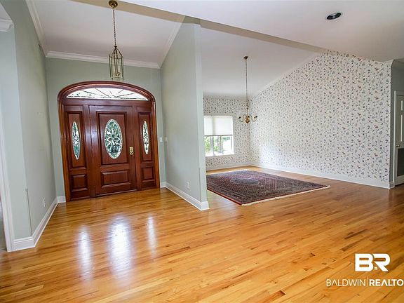 3rd image of 604 E Glen Eagles Ave