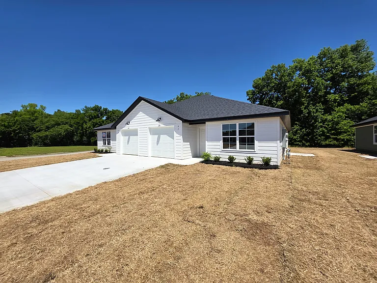 97 W Rainsong St — Photo 2