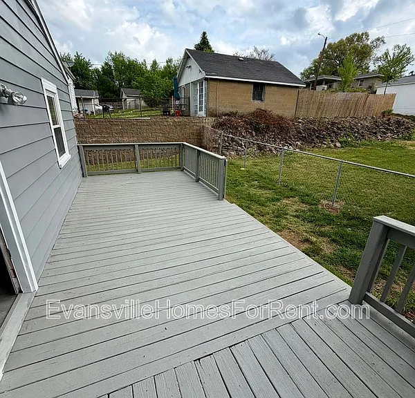 120 Leslie Ave — Photo 12