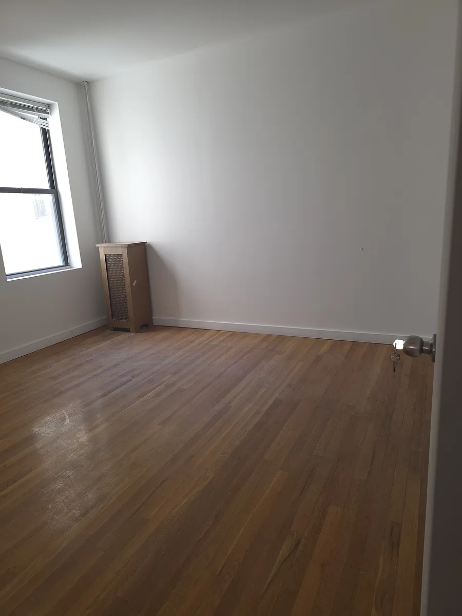 Building Photo - 30-86 33rd St #2B