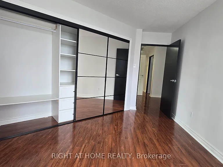 550 Webb Dr #914 — Photo 11