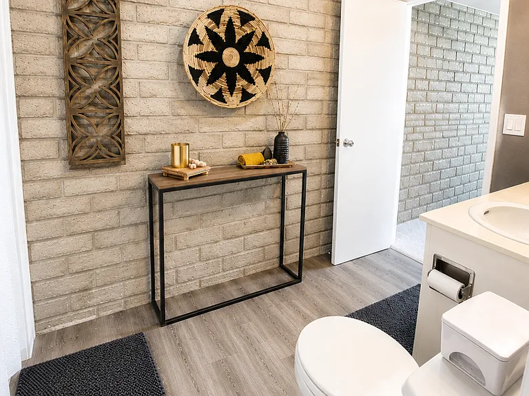2nd-floor bathroom