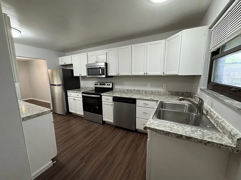 716 Cranford Dr — Photo 10