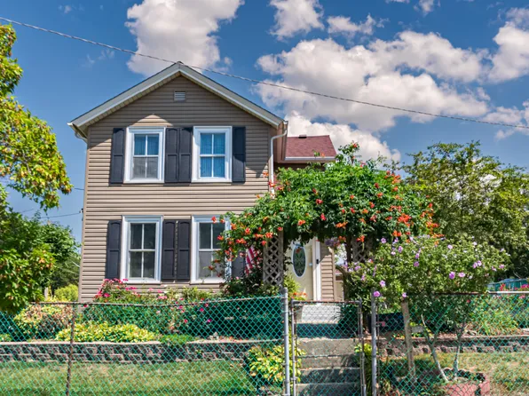 225 High St, Aurora, IL 60505