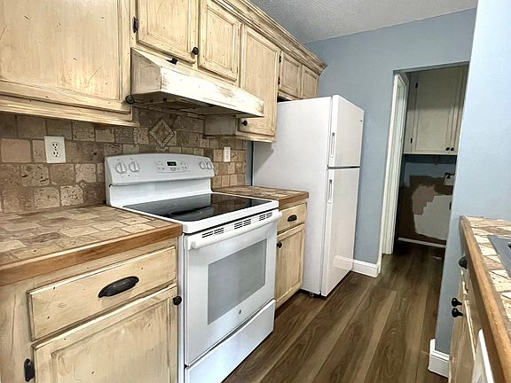 4th image of 15 Sundance Dr