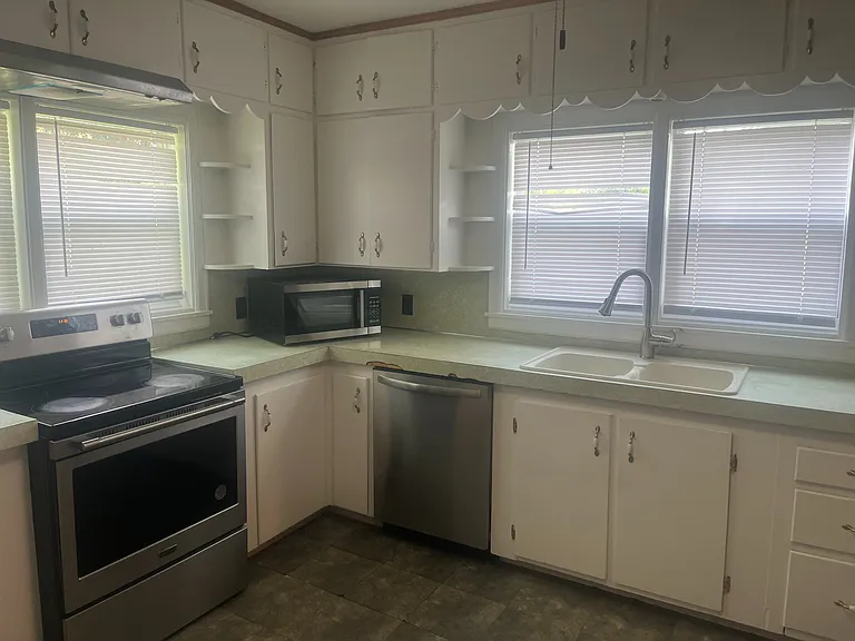 518 S Lucas Ave — Photo 8