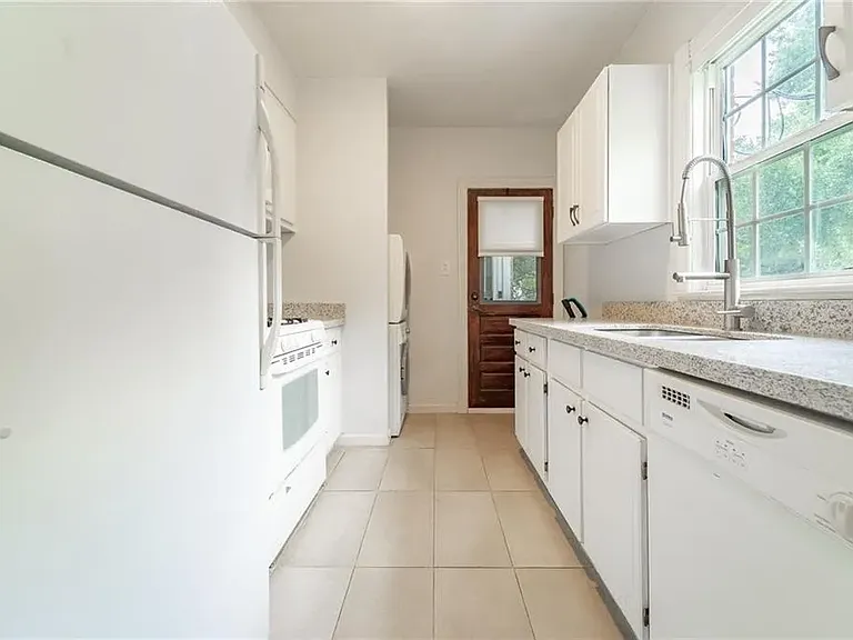 214 Upham St #10C — Photo 9