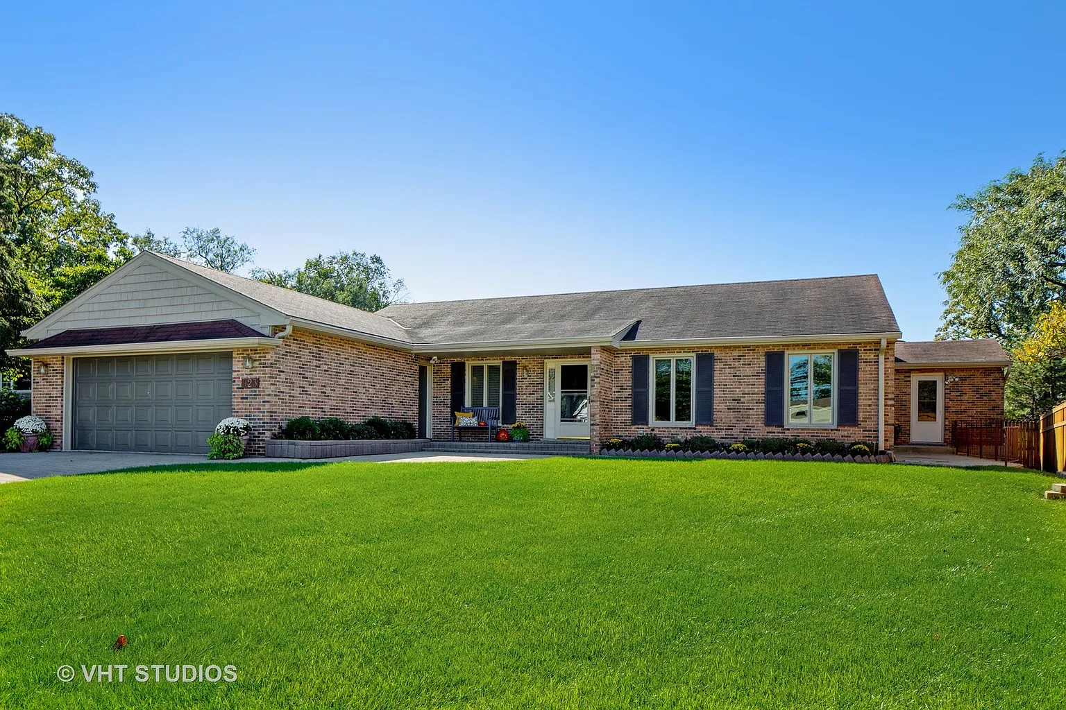 923 Lawn Ct photo 1