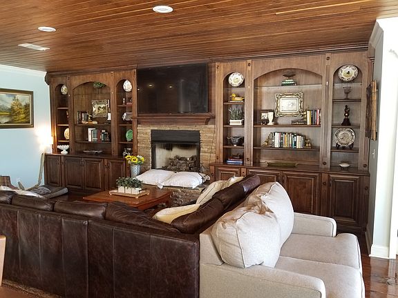 4th image of 217 Lakespring Dr