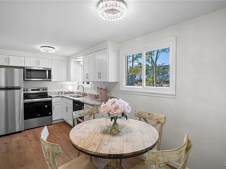 660 Warren St #4 — Photo 3
